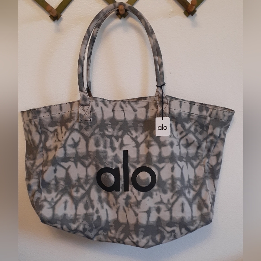 Alo Yoga Bag Alo Yoga Shopper Tote